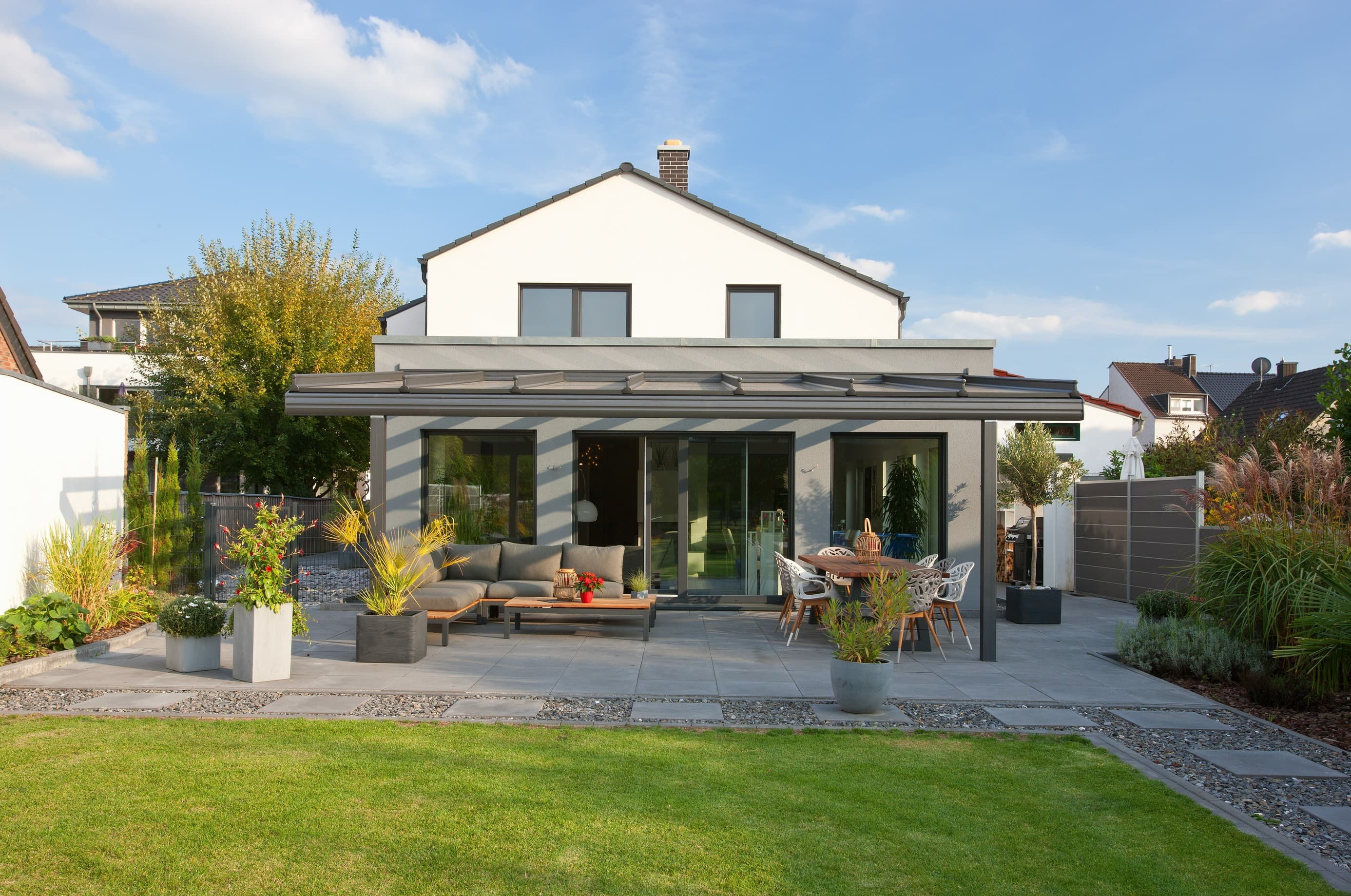 Modernes Familienhaus mit Terrasse im geförderten Neubau